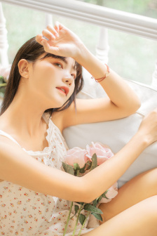 女人没有一件衣服的视频